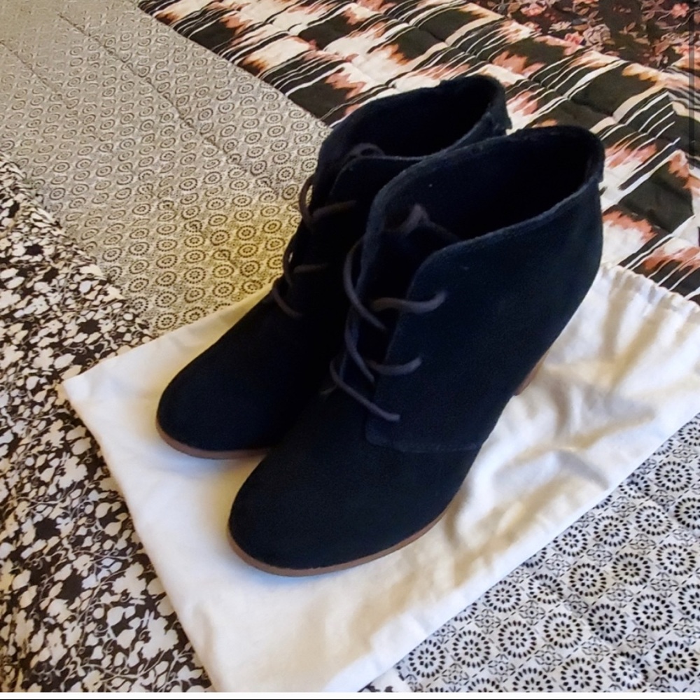 Toms Sz7.5 Block Heel Suede Booties